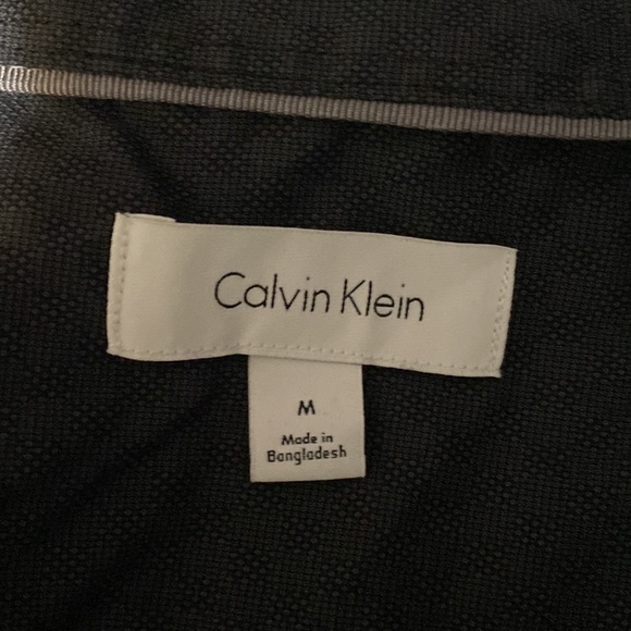 Calvin Klein short sleeve button down shirt - Picture 5 of 5